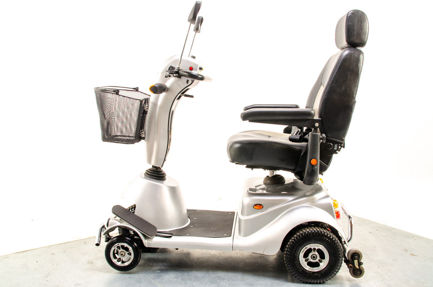 Quingo Plus 8mph Mobility Scooter 5 Wheels Road Pavement Turning Circle Silver AVC