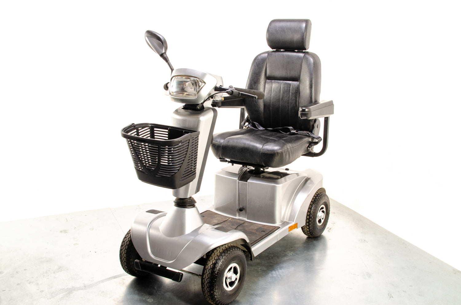Sterling S425 Used Mobility Scooter All-Terrain 8mph Midsize Pneumatic Pavement 13979