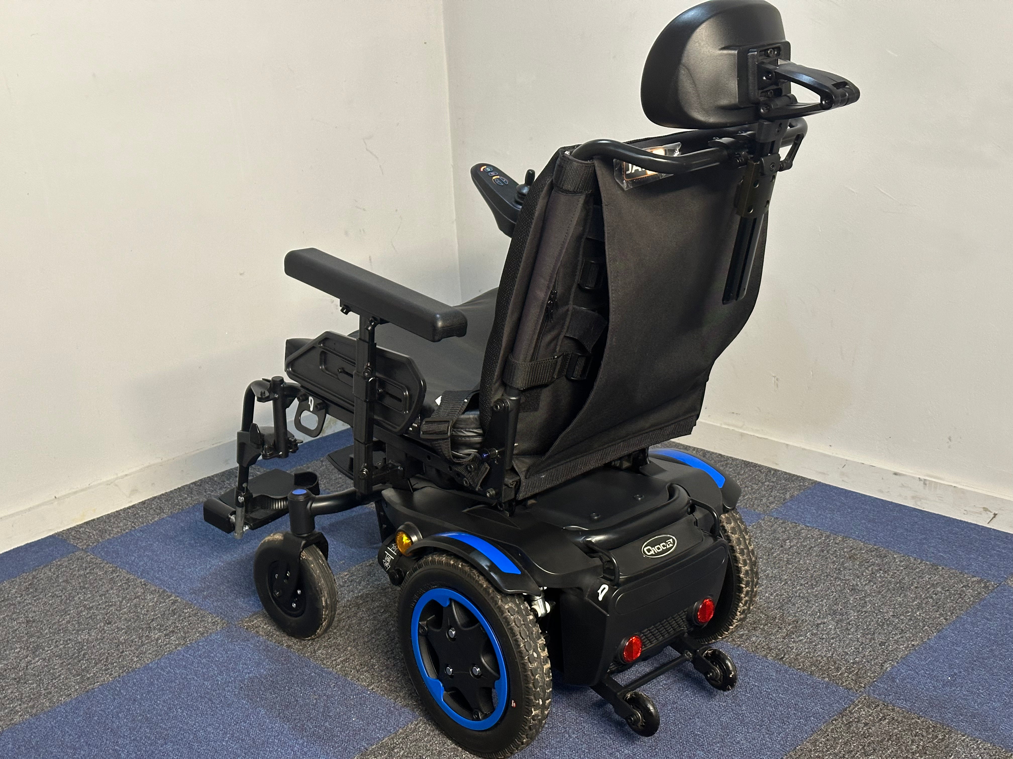 Quickie Q100 R Compact Indoor Outdoor Sunrise Medical Powerchair Wheelchair Blue Trim