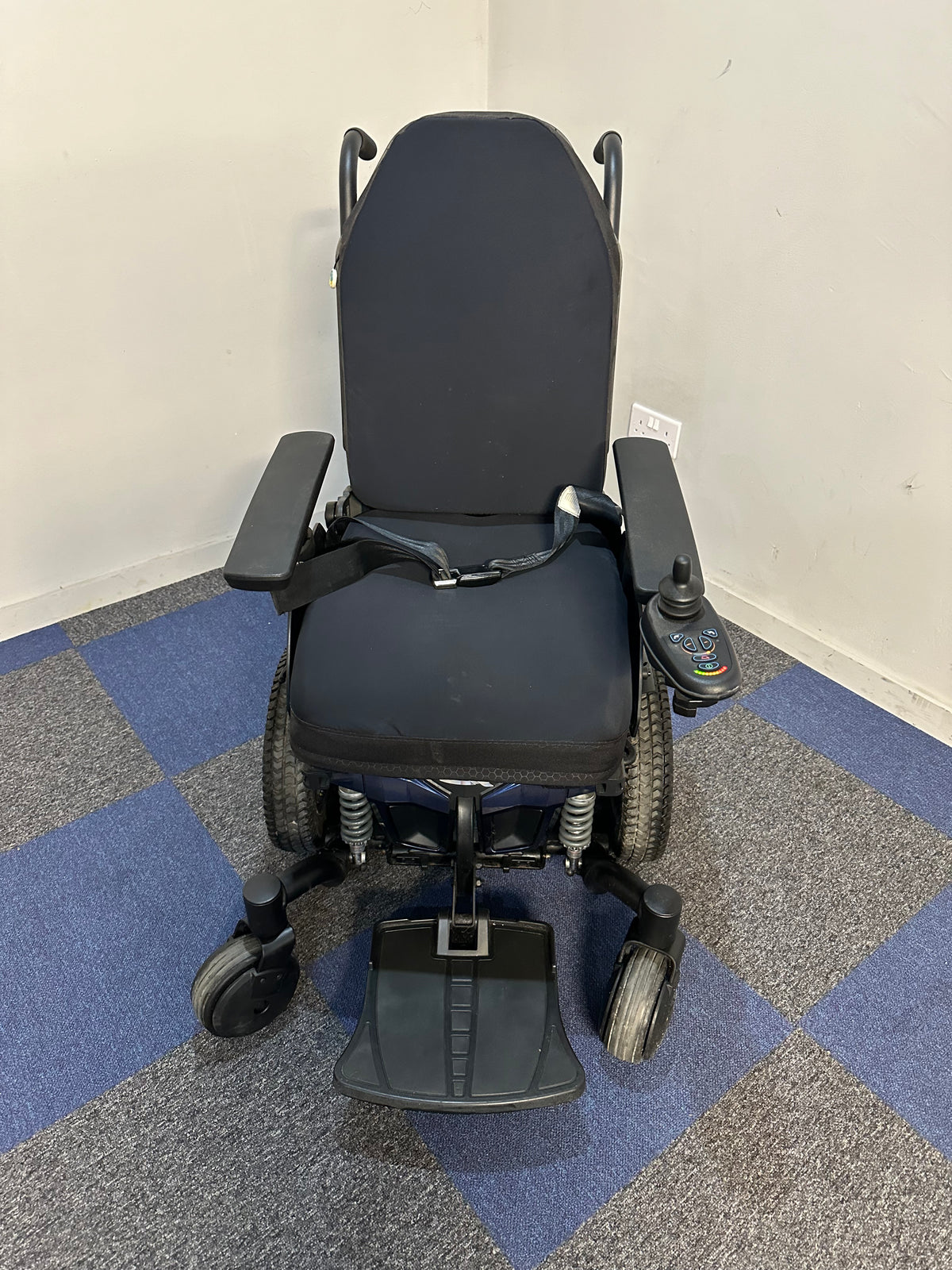 Pride Quantum Q4 Powerchair With Power Recline in Blue 4mph