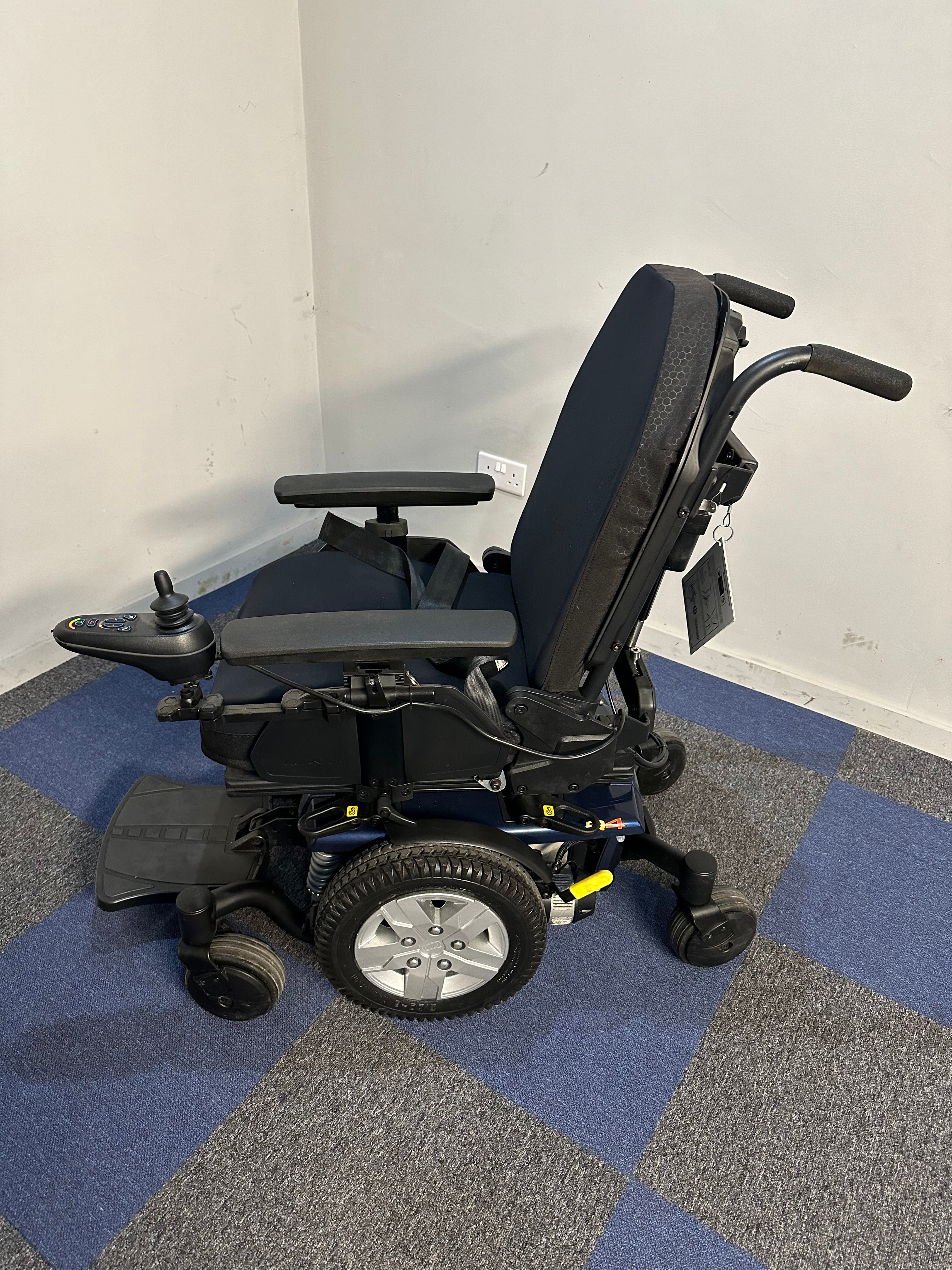 Pride Quantum Q4 Powerchair With Power Recline in Blue 4mph