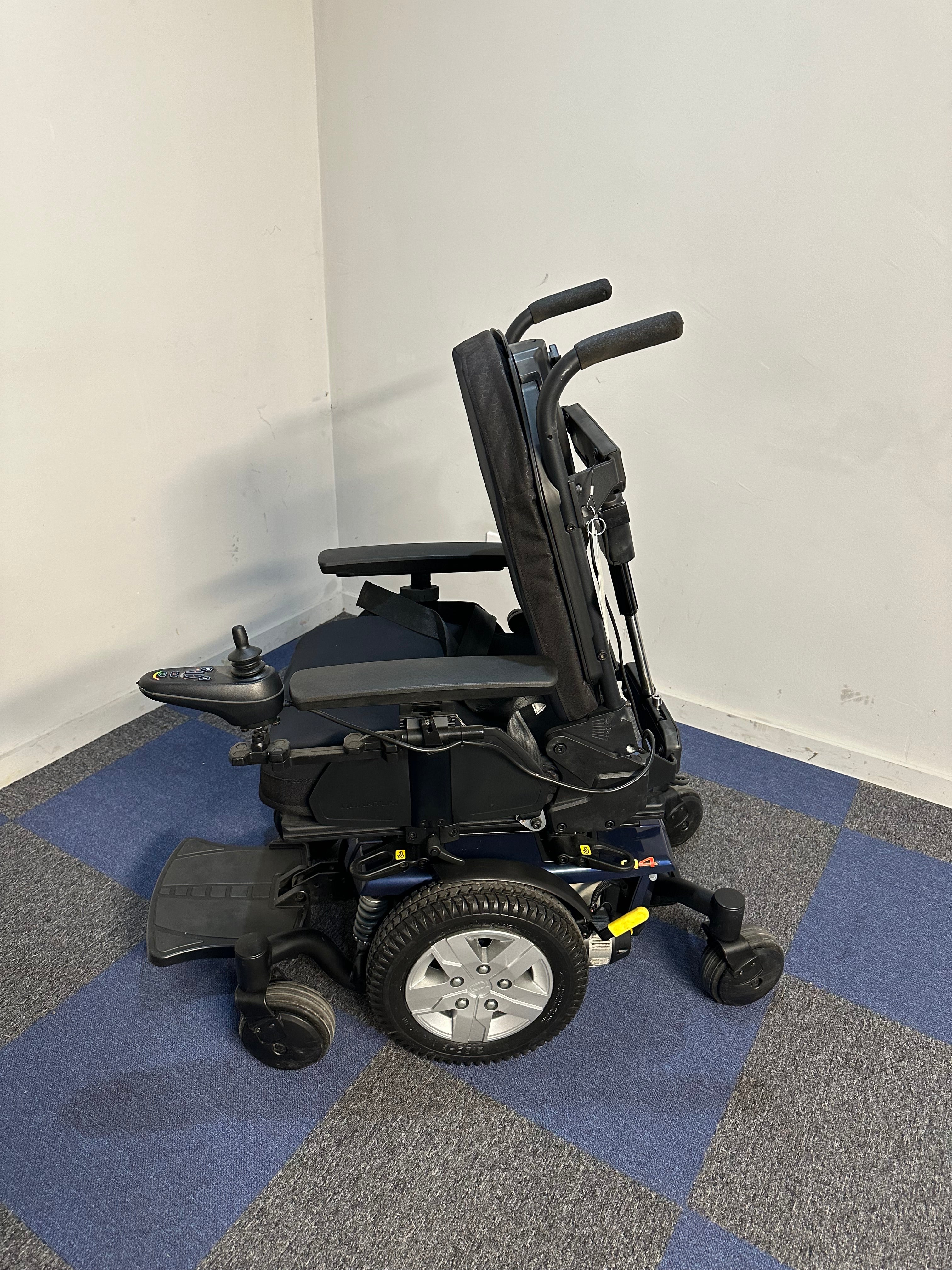 Pride Quantum Q4 Powerchair With Power Recline in Blue 4mph