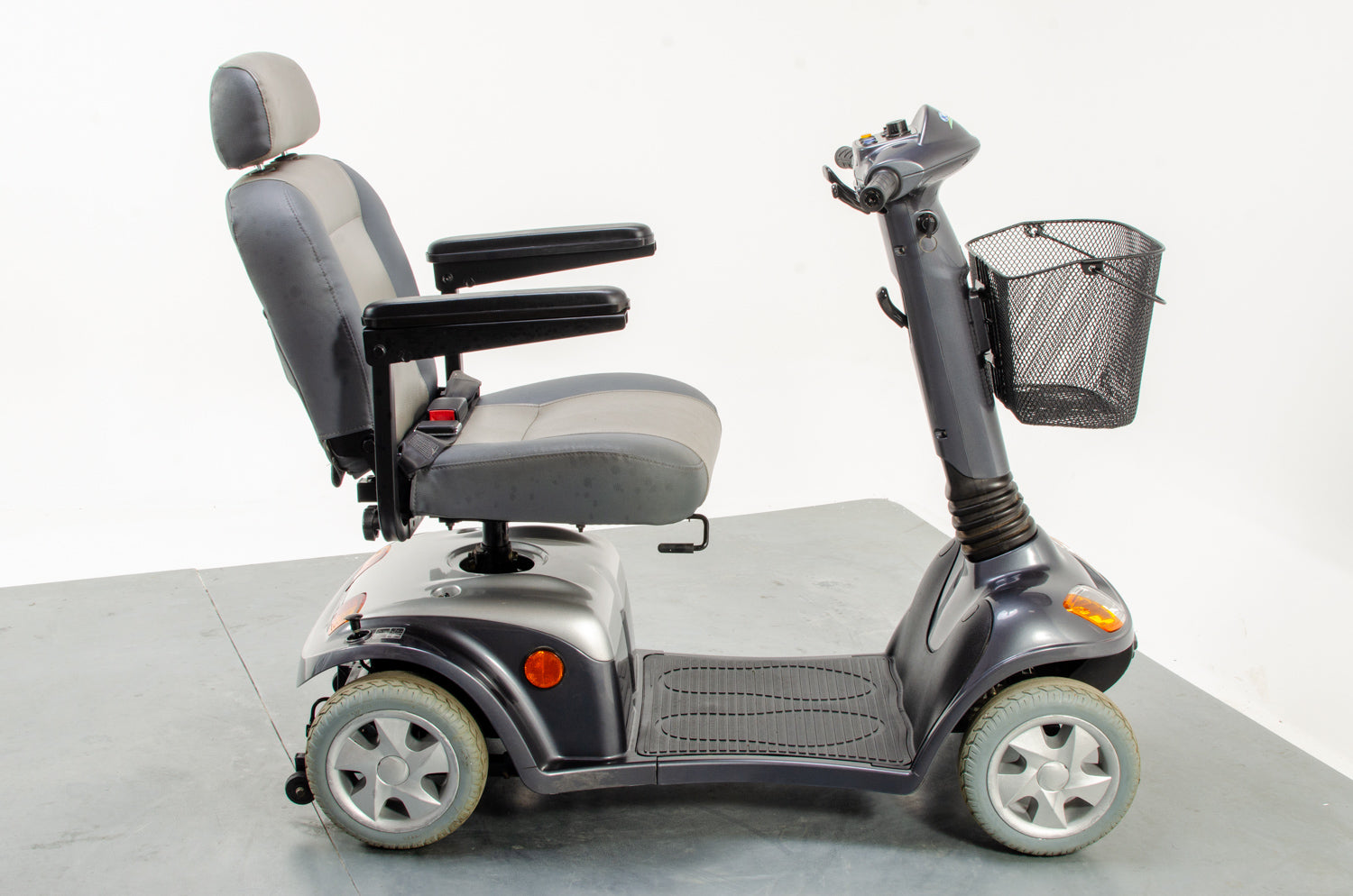 Kymco Super 4 Used Mobility Scooter Pavement Solid Tyres ForU 4mph Lights