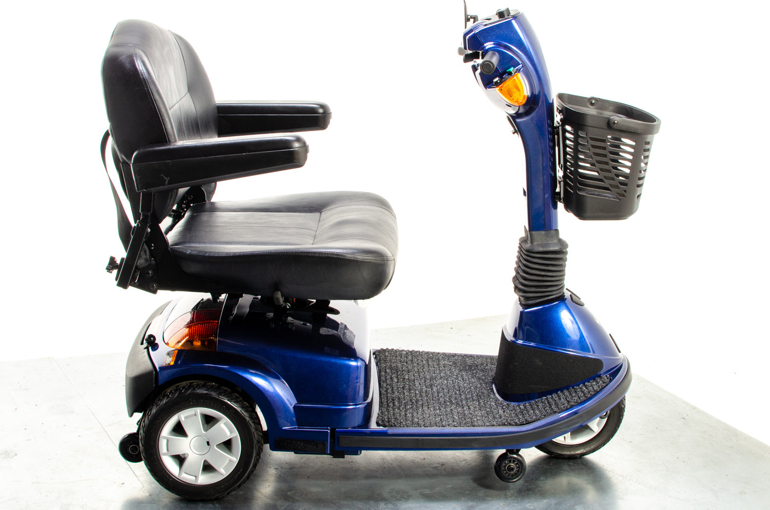 Pride Maxima 3 Used Mobility Scooter Bariatric Heavy Duty High Power Trike Pavement Blue