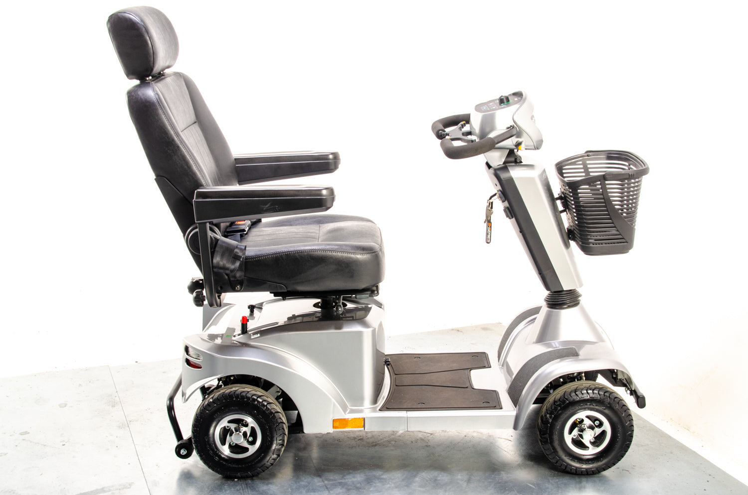 New Sterling S400 Mobility Scooter All-Terrain 4mph Midsize Pneumatic Pavement