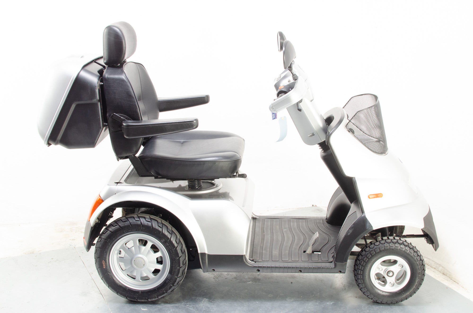 2015 TGA Breeze S4 8mph Large All Terrain Mobility Mobility Scooter