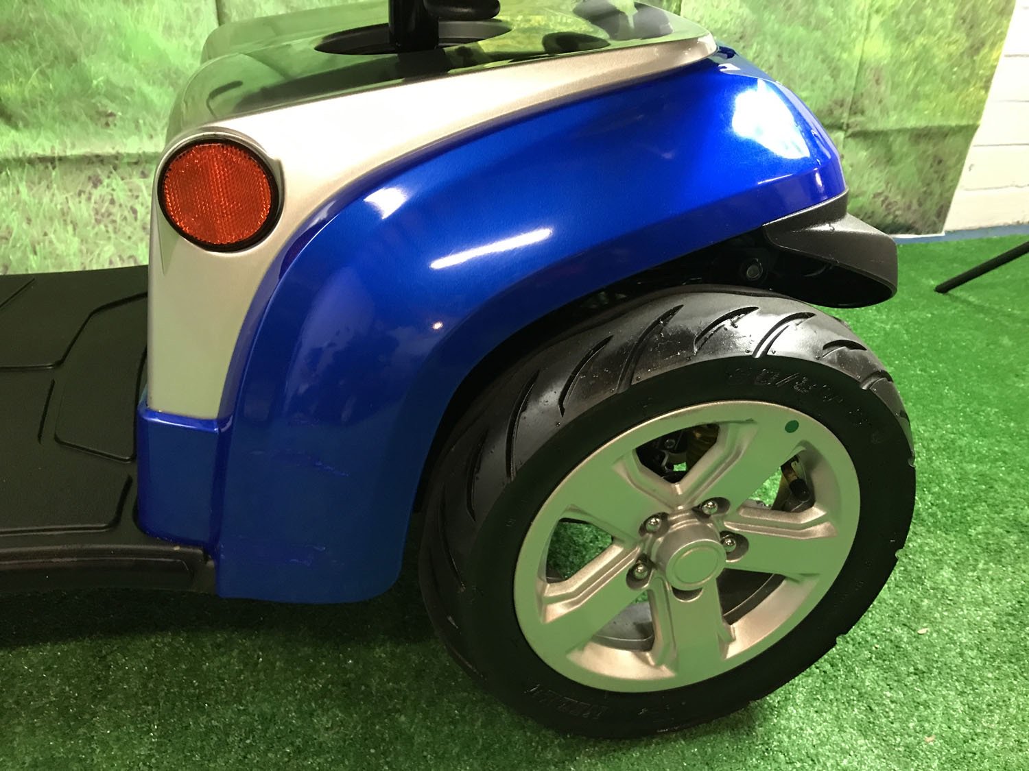 Kymco Agility 8mph Mobility Scooter in BLUE