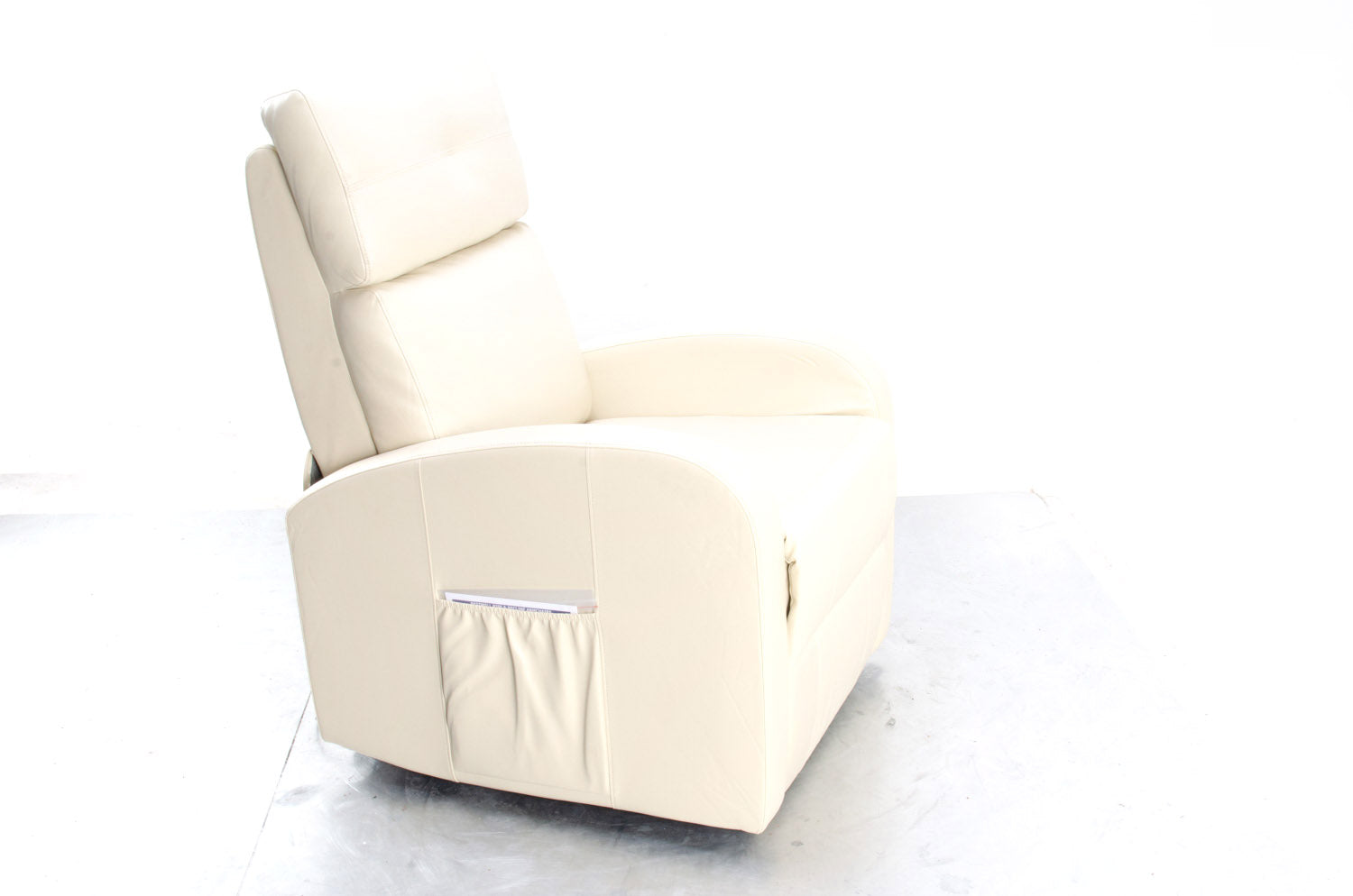 New Restwell Dual Motor Rise & Recline Chair from Drive DeVilbiss in Cream