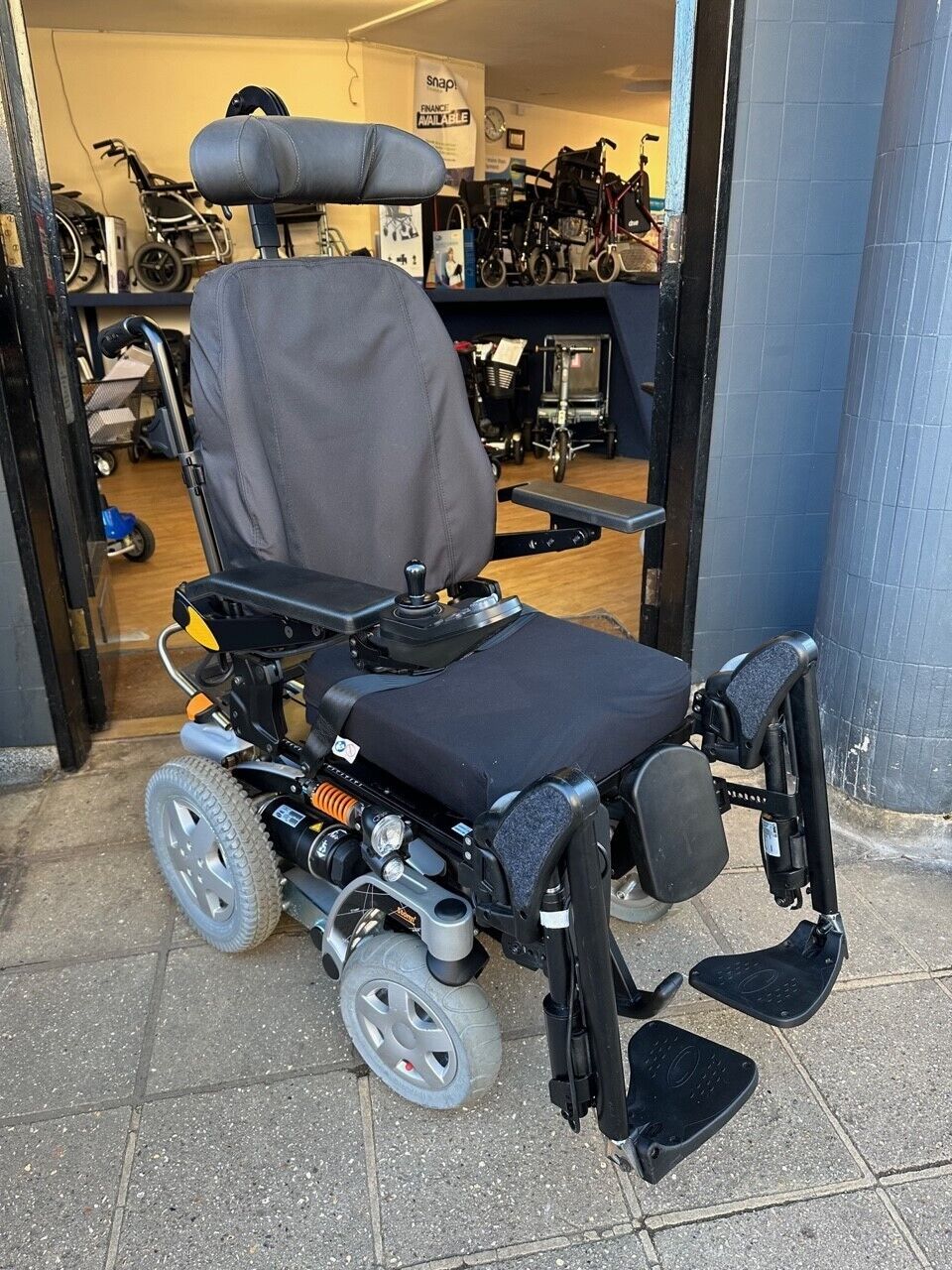 Invacare Storm X-plore 8mph Electric Wheelchair Powerchair All-Terrain Indoor Outdoor